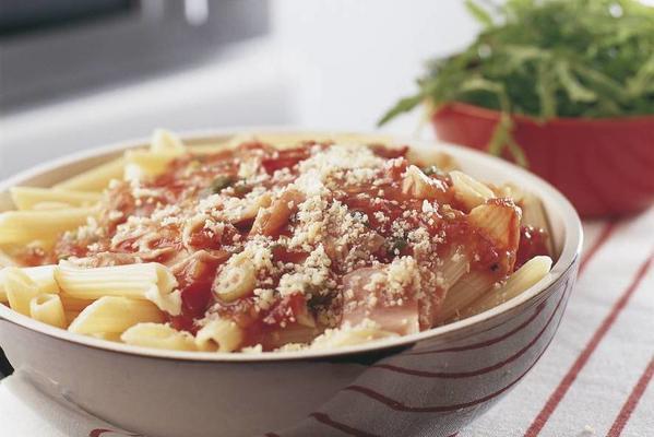 pasta with spicy tomato sauce