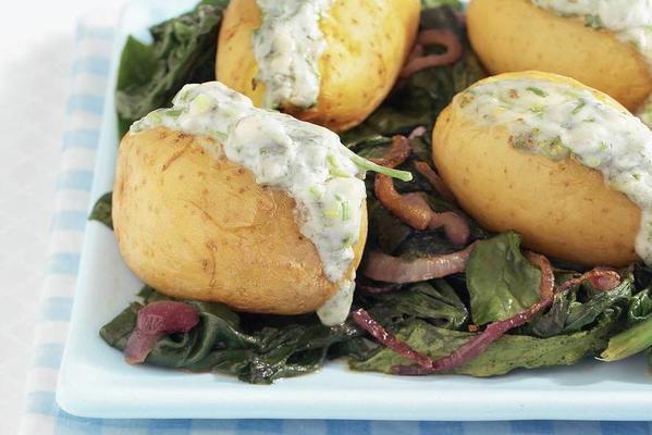 puff potatoes with blue cheese