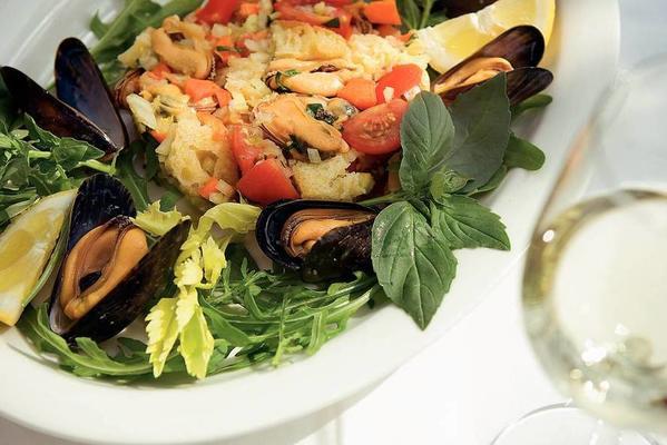 panzanella with mussels