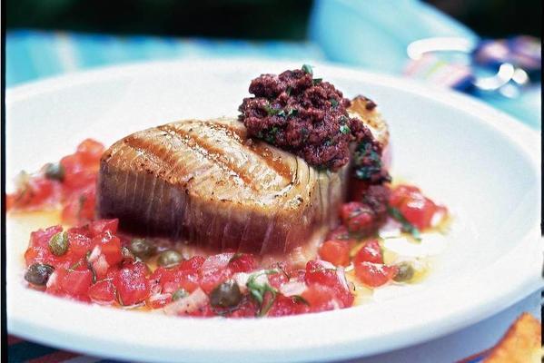 tuna with tomato-basil sauce