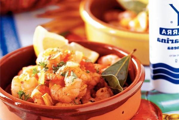 gambas al ajillo - shrimps with garlic