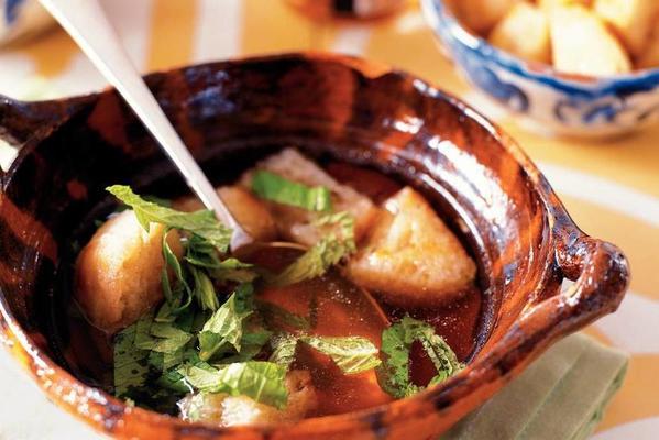 sopa com hortelã fresca - bread soup with fresh mint