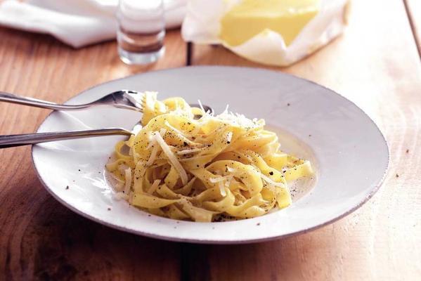 tagliatelle with butter and sheep cheese