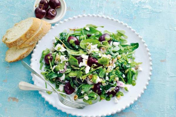 spinach salad with cherries and basil