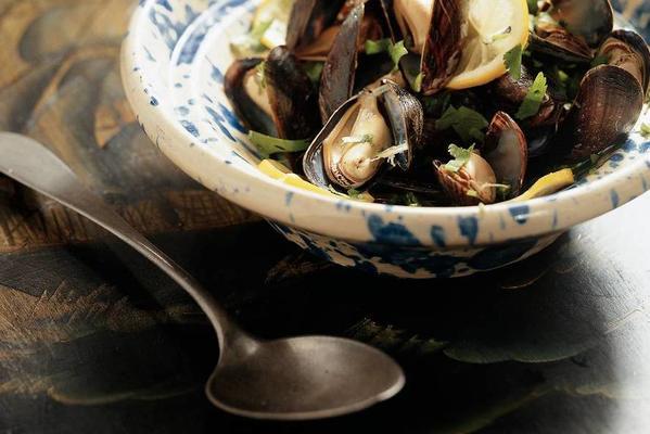 mussels with coriander and garlic