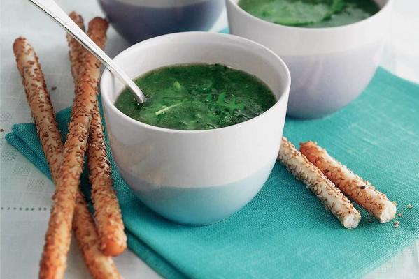 rucola soup with herbs
