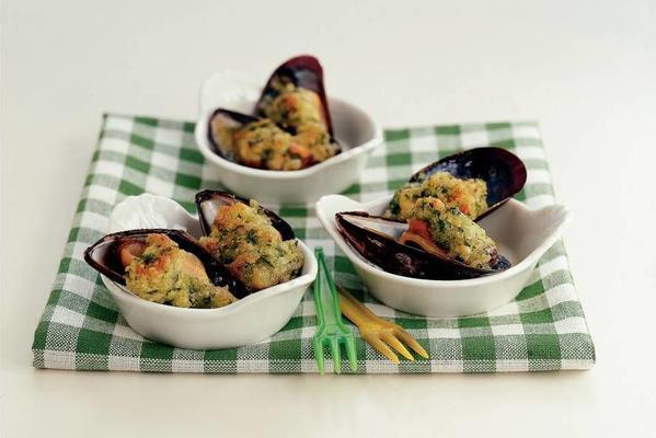 gratinated mussels with old cheese