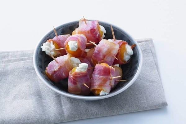 Apricots with Goatcheese and bacon