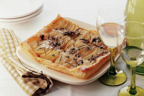puff pastry skins with blue cheese and pear