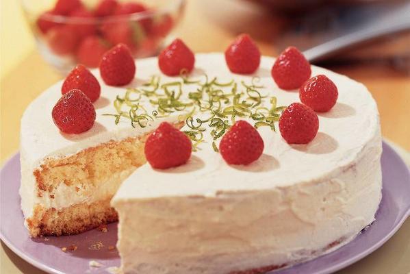 cake with lime and strawberries