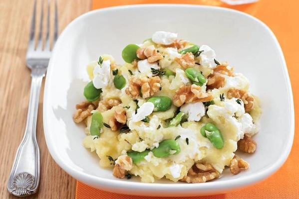 stew broad beans with walnuts