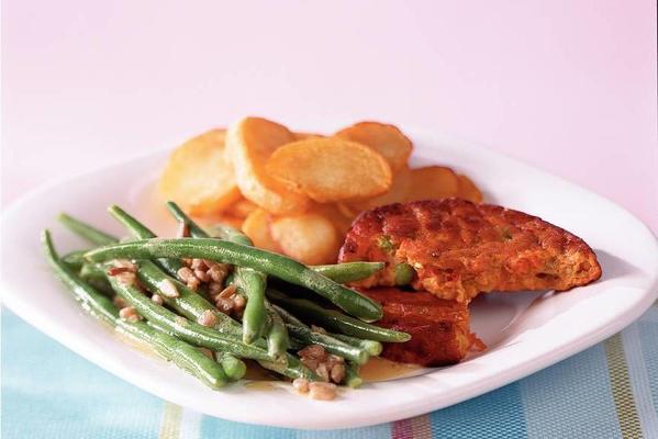 vegetable burger with green beans salad