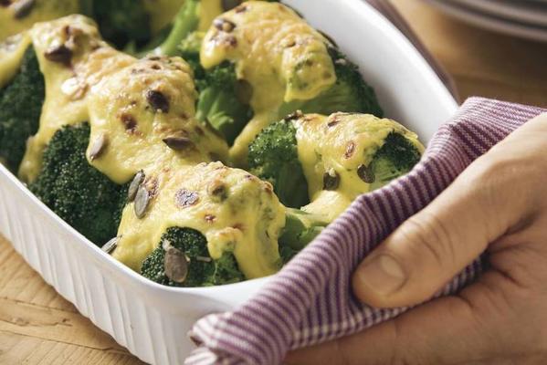 broccoli with curry-cheese sauce
