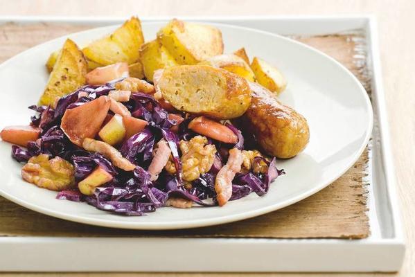 red cabbage with bacon and bratwurst