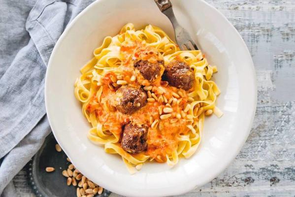 meatballs with tagliatelle and paprika sauce