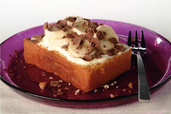cake with cream cheese and banana