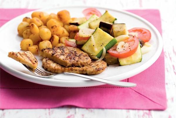 Mediterranean fillet steaks and vegetables with potatoes