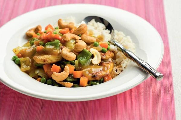 curry chicken with rice and cashew nuts