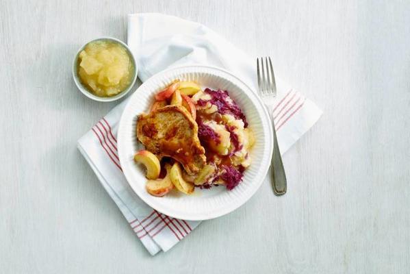 red cabbage stew with bacon gravy and apple