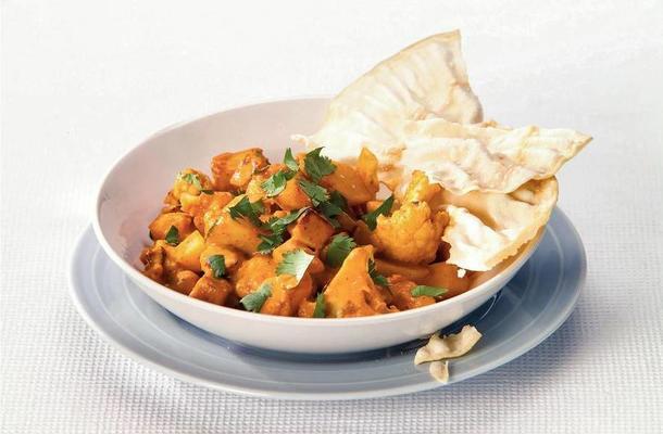 cauliflower curry with pappadums
