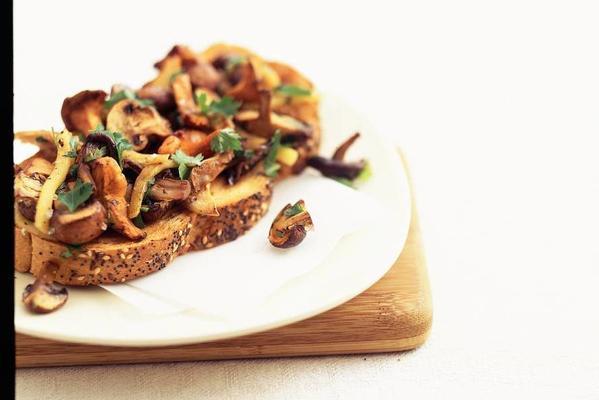 toasted bread with mushrooms