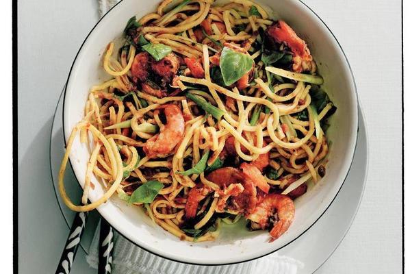 spaghetti with prawns and mexican pepper