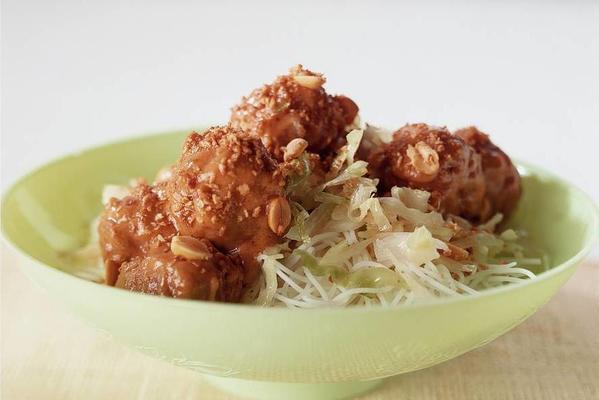 oriental cabbage with satay balls