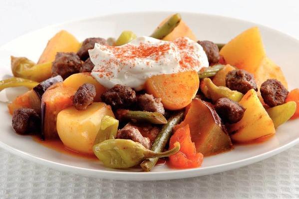 turkish vegetables with yoghurt and minced meat