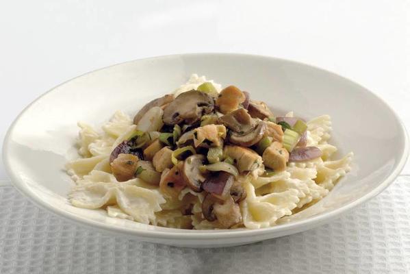 farfalle with chicken and mushrooms