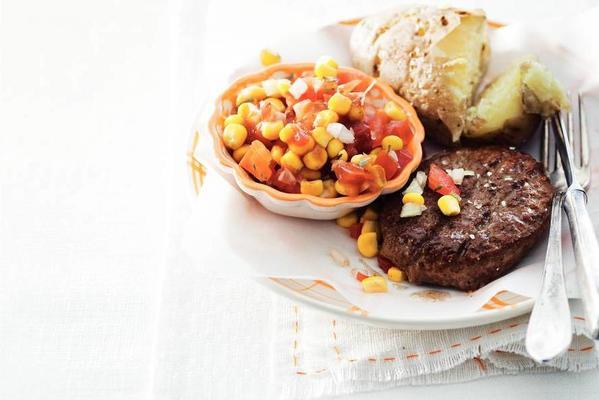 beefburger and tomato-corn salad