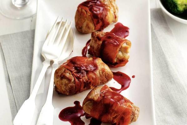fillet medallions with ham and wine gravy