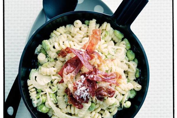 fusilli with green beans and parma ham