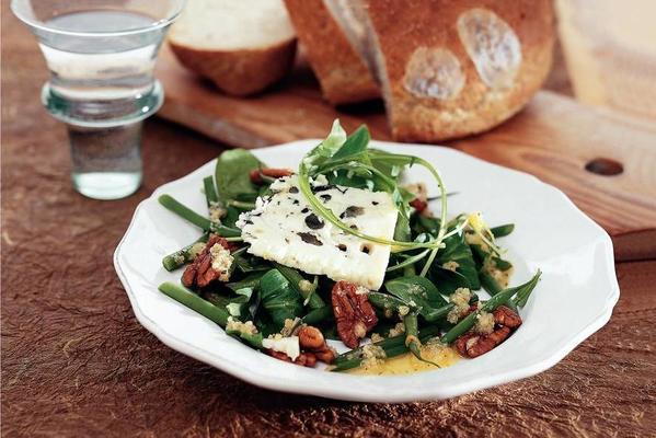 lunch salad with roquefort