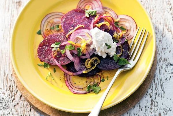 beets salad with onion and ricotta