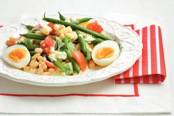 french meal salad with beans and eggs