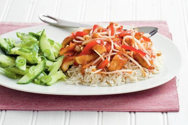chicken with bean sprouts in sweet and sour sauce