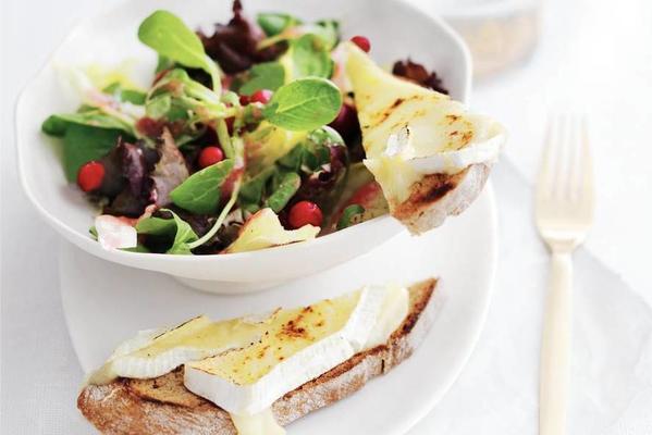 salad with brie and cranberry vinaigrette