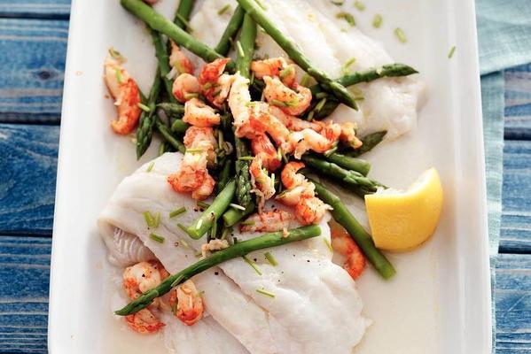 cod with crayfish and asparagus tips
