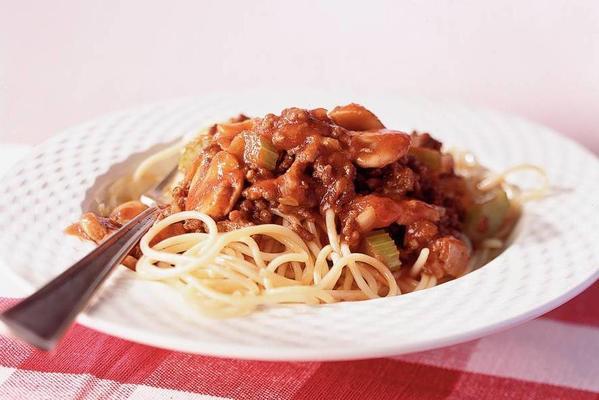 short-in-the-kitchen spaghetti bolognese