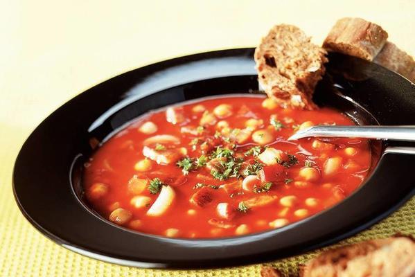 tomato soup with chickpeas