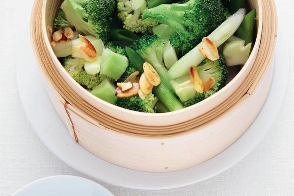 steamed broccoli with spring onion