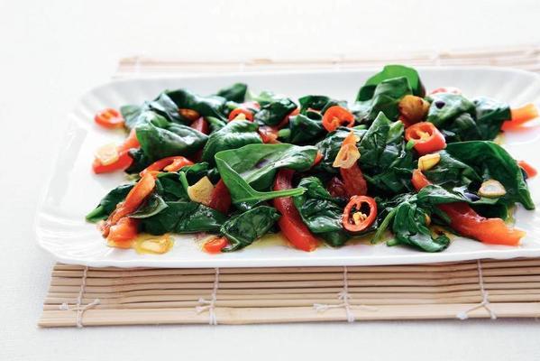 spinach with red pepper and tomato
