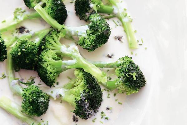 broccoli with blueberry cheese sauce