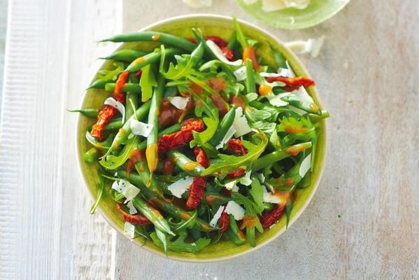 green beans with rocket and cheese