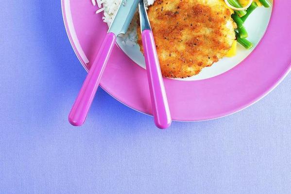 fish burgers with green beans and mango salad