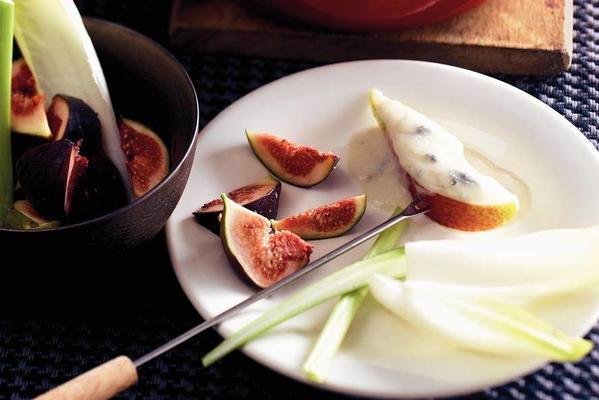 fondue with roquefort and red port