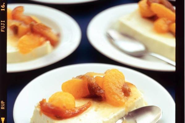 panna cotta with clementines and dates