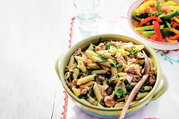 penne with tuna and stewed peppers