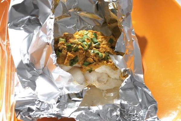 Indian fish package with yoghurt and coconut