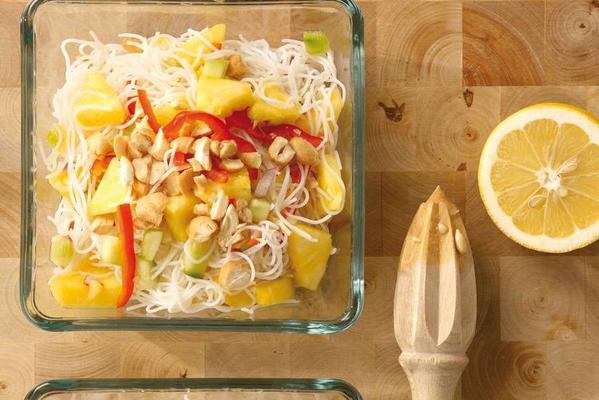 mihoensalade with pineapple and paprika